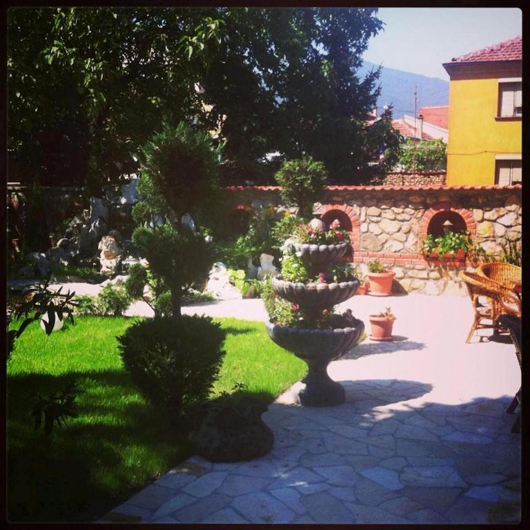 Gala-Garden Hotel Bituli Exterior foto